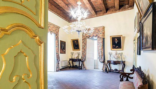 Tragico bilancio dell’incendio in centro storico di Cosenza. Tre morti e in fumo secoli di storia