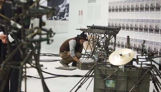 Al MAXXI “war is over”. E le armi da fuoco diventano musica: ecco “Transformers” Al MAXXI “war is over”. E le armi da fuoco diventano musica: ecco “Transformers”