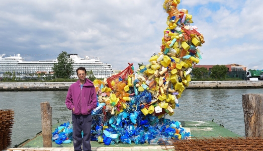 La cornucopia di rifiuti di Christian Holstad