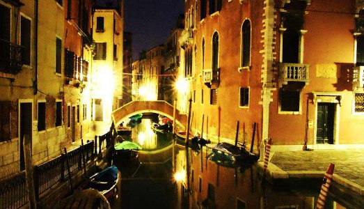 Seguire la luce della laguna. Venezia si accende grazie al contest di MCV Lighting Art & Design