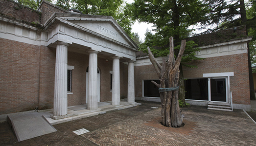 America in ritardo alla Biennale America in ritardo alla Biennale