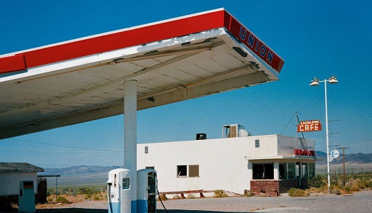 A volte ritornano. Spuntano quindici fotografie inedite di Wim Wenders, scattate nel 1984 per il celebre film “Paris, Texas” A volte ritornano. Spuntano quindici fotografie inedite di Wim Wenders, scattate nel 1984 per il celebre film “Paris, Texas”