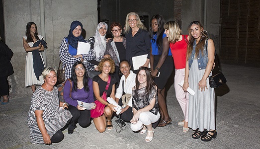 é martedi sera? Vai ad ascoltare le donne di Annie Leibovitz, alla Fabbrica Orobia di Milano. Per una storia di inclusione sociale