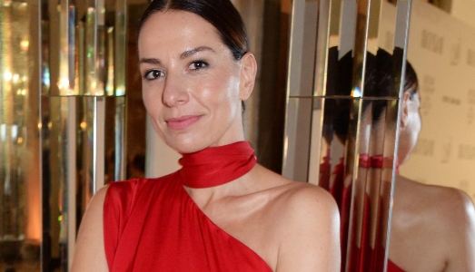 Il direttore delle Serpentine Galleries si dimette, per uno scandalo sul cyberspionaggio