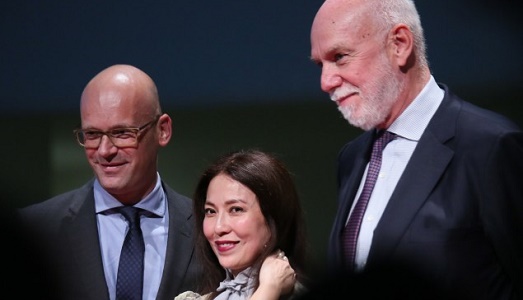 Vent’anni di Hugo Boss Prize, festeggiati con la vittoria di Anicka Yi, protagonista dell’edizione 2016