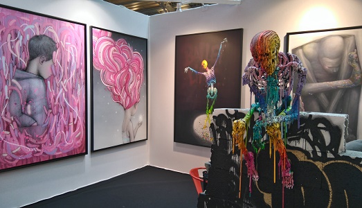 Parigi/4. Ecco YIA, la fiera dei giovani. Buone vendite tra pittura, fotografia e writing. E ci sono anche una serie di gallerie italiane