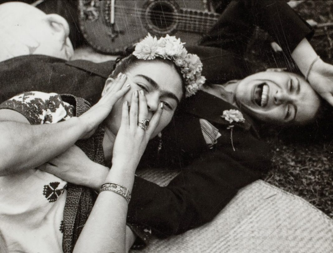 Conversazioni sull’arte #1https://www.exibart.com/repository/media/2011/04/frida-kahlo-e-tina-modotti-1068x812.jpg