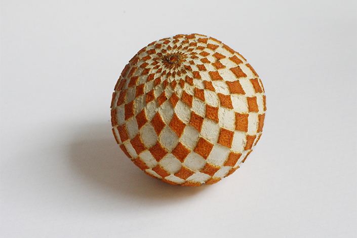 Daniel Steegmann Mangrané – A Leaf-Shaped Animal Draws The Handhttps://www.exibart.com/repository/media/2019/08/1-8.jpg