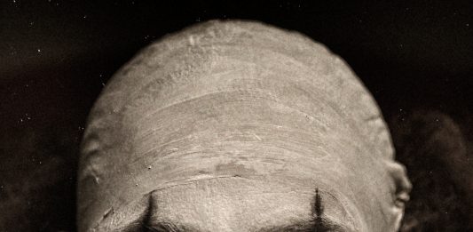 Eolo Perfido invade Roma con l’angoscia primordiale dei suoi clown