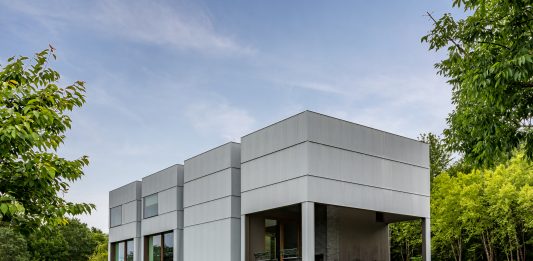 In vendita la casa realizzata da Ai Weiwei nelle campagne di New York La Tsai House di Ai Weiwei