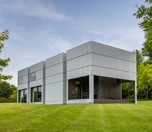 In vendita la casa realizzata da Ai Weiwei nelle campagne di New York La Tsai House di Ai Weiwei