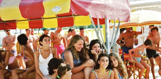 L’estate italiana degli anni ’80, nelle foto di Claude Nori a Riccione