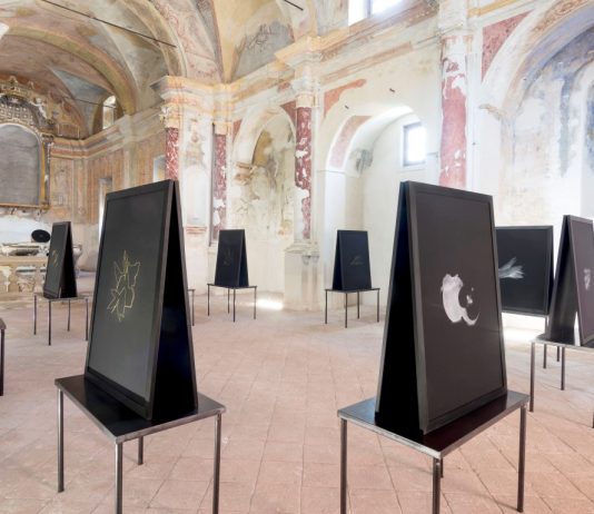 Cosimo Veneziano, Biomega Multiverso |Tenuta Cucco, Chiesa di San Sebastiano in Borgo Cosimo Veneziano – Biomega Multiverso – installation view – courtesy Fondazione La Raia e l'artista – photo Matilde Martino