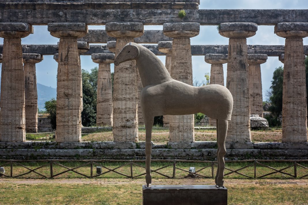 Il Cavallo di Mimmo Paladino a Paestum
