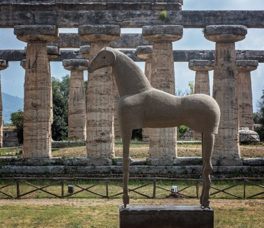 Il Cavallo di Sabbia di Mimmo Paladino torna a Paestum Il Cavallo di Mimmo Paladino a Paestum