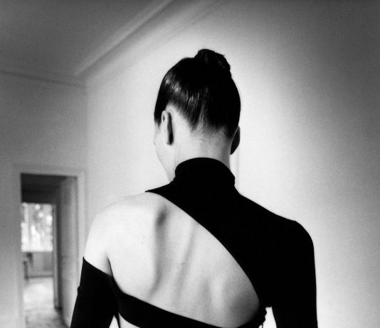 Un po’ di schiene di haute couture in una mostra a Parigi