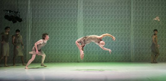 Roberto Zappalà racconta la Sicilia, oltre il luogo comune Lo spettacolo di Roberto Zappalà sulla Sicilia