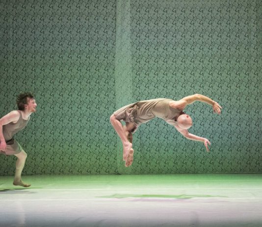 Roberto Zappalà racconta la Sicilia, oltre il luogo comune Lo spettacolo di Roberto Zappalà sulla Sicilia