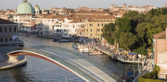 Ponte della Costituzione: arriva la condanna per Santiago Calatrava Santiago Calatrava condannato per il Ponte della Costituzione a Venezia