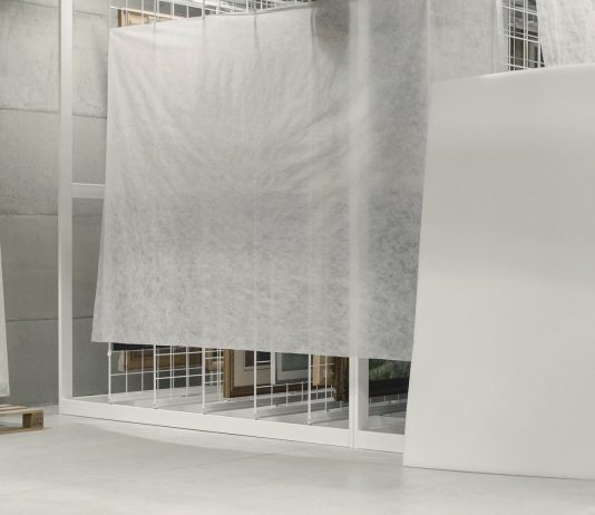 “Follow the paintings” il documentario inchiesta sul mercato dell’arte, arriva al MAXXI Follow the Paintings