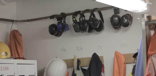 A Kiev, una mostra di artisti italiani e ucraini, in dialogo sul tema del lavoro Paolo Patelli, Giulio Squillacciotti, Giuditta Vendrame SHORE LEAVES (The Netherlands, 2018) Two - Channel Video Installation - 19’35” 4K Video - 1.33:1 - Color – Silent Courtesy the artists