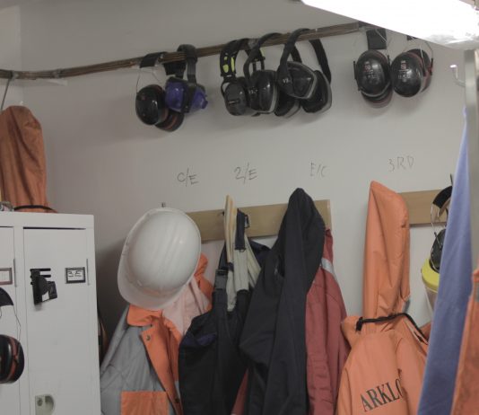 A Kiev, una mostra di artisti italiani e ucraini, in dialogo sul tema del lavoro Paolo Patelli, Giulio Squillacciotti, Giuditta Vendrame SHORE LEAVES (The Netherlands, 2018) Two - Channel Video Installation - 19’35” 4K Video - 1.33:1 - Color – Silent Courtesy the artists