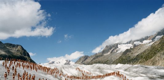 Il corpo nell’arte, dagli anni ’50 a oggi, in mostra a Locarno Spencer Tunick Aletsch Glacier, Switzerland, 2007 Fujicolor crystal archive print 120 x 150 cm Courtesy Collezione Martine e Pierino Ghisla-Jacquemin, Locarno
