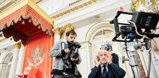 Toni Servillo racconta l’Ermitage. Il docu-film a ottobre, qui il trailer ERmitage