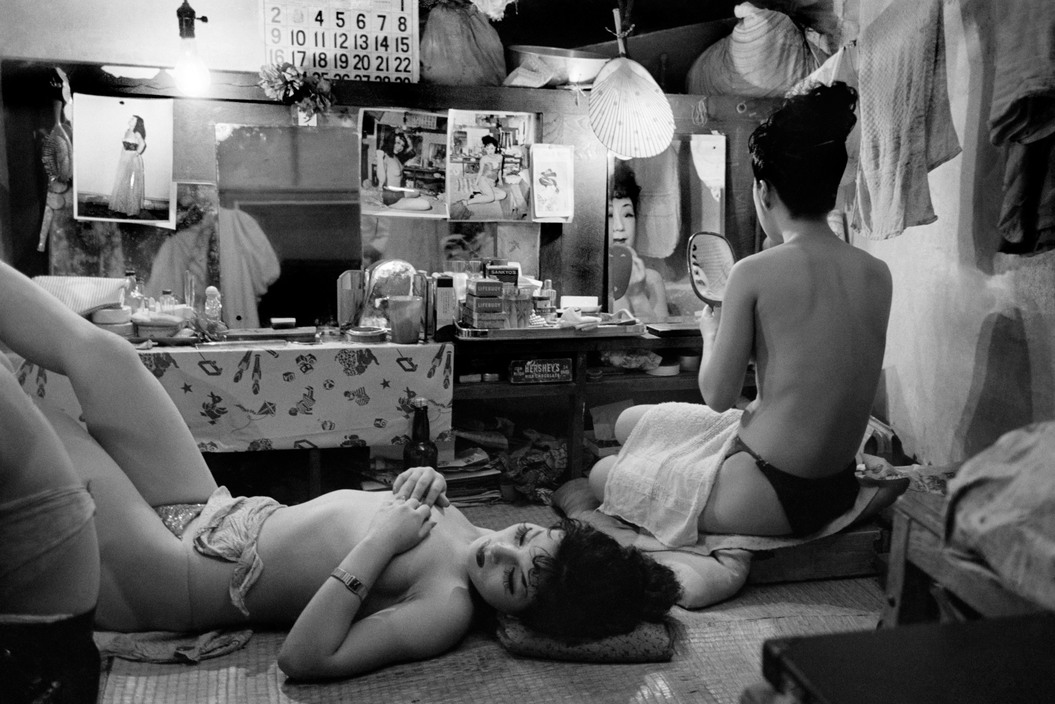 Striptease club, Tokyo, Japan, 1951 © Werner Bischof / Magnum Photos