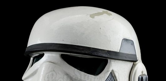 I cimeli di cinema e tv, in asta da Prop Store a Londra L'elmetto da Stormtrooper in "Star Wars: Una nuova speranza!"(1977) (stima: £120000 - £180000)