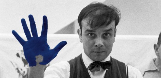 Un avvocato di Parigi accusato del furto di un Yves Klein da 20 milioni Yves Klein