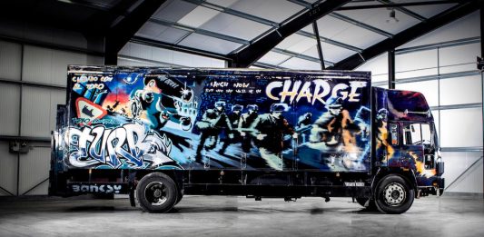 Banksy torna in asta. Ma stavolta con un furgone da record banksy-furgone-asta