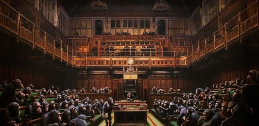 Il Parlamento di Banksy verso il record d’asta da Sotheby’s. Ma… L'opera Devolved Parliament di Banksy messa all'asta da Sotheby's. Courtesy of the artist.