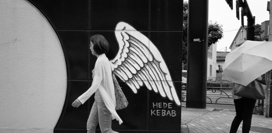 Il fotografo Eolo Perfido si aggiudica il “Premio Luce Iblea 2019” una fotografia di Eolo Perfido della serie Japan