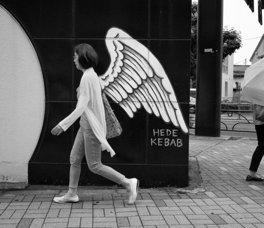 Il fotografo Eolo Perfido si aggiudica il “Premio Luce Iblea 2019” una fotografia di Eolo Perfido della serie Japan