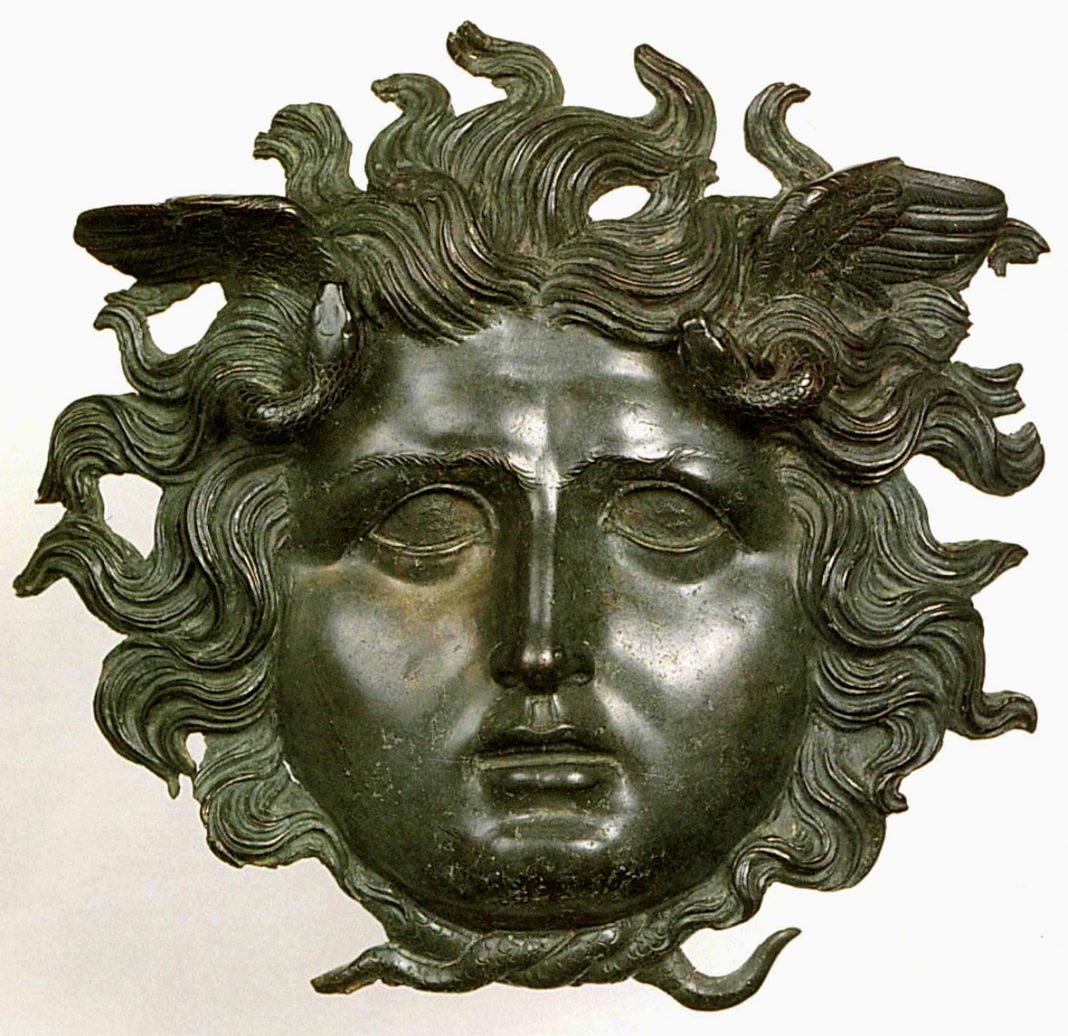 Veleni e magiche pozioni. Grandi storie di cure e delittihttps://www.exibart.com/repository/media/2019/09/fig.-10-Museo-Nazionale-Atestino-Este-PD-MEDUSA-produzione-di-epoca-romana.-1068x1036.jpg