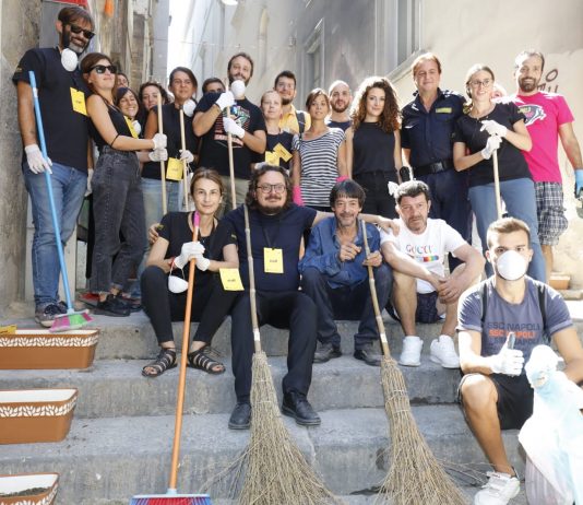 Al Madre, parlare di bellezza mentre si pulisce immondizia