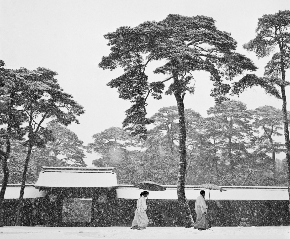 Shinto priests, Tokyo, Japan, 1951 © Werner Bischof / Magnum Photos