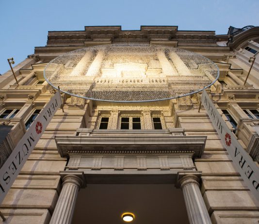 Biennale di Istanbul: il Settimo Continente arriva al Pera Müzesi Il Pera Muzesi, una delle sedi della Biennale di Istanbul