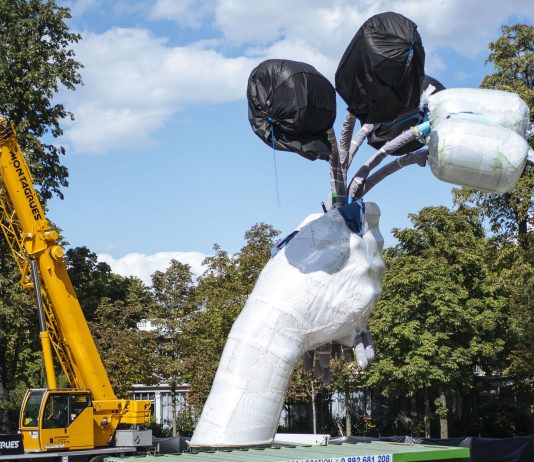 I Tulips di Koons mettono radici a Parigi, finalmente I Tulips di Jeff Koons installati a Parigi