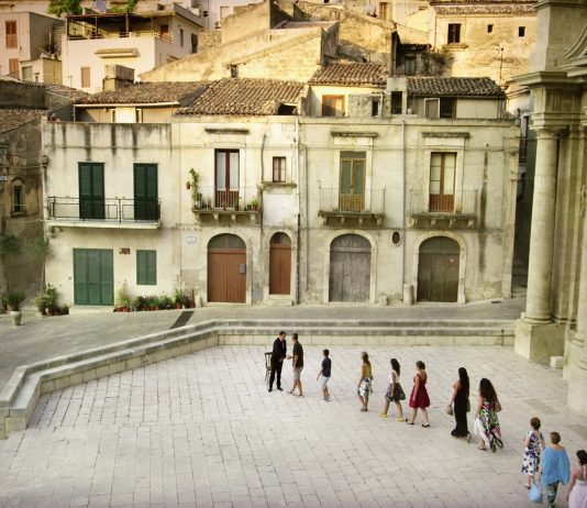 L’Italia in fotografia. Nella collezione di Deutsche Bank, alla GAM di Milano Adrian Paci