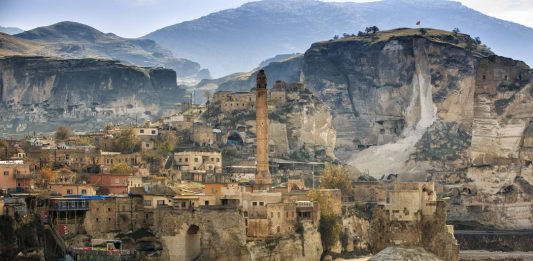 In Turchia una città millenaria sta per essere sommersa dall’acqua La città in Turchia che sarà sommersa