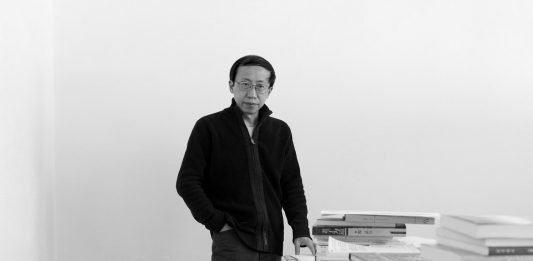 Morto Huang Yong Ping, controverso artista cinese che bruciò le sue opere Huang Yong Ping è morto