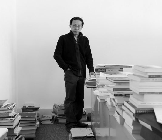 Morto Huang Yong Ping, controverso artista cinese che bruciò le sue opere Huang Yong Ping è morto