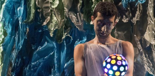 “La Luna” nasce dai rifiuti, e va in scena a Napoli La Luna foto di Cristina Ferraiuolo