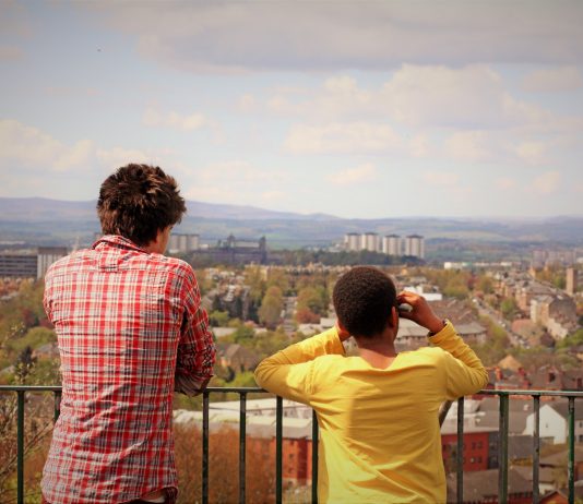 “Look Out”, al futuro e all’orizzione, da una terrazza della Bovisa Lookout credit Leonie Gasson