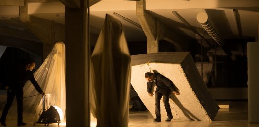 L’assurdo Sisifo di Dimitris Papaioannou alla Collezione Maramotti