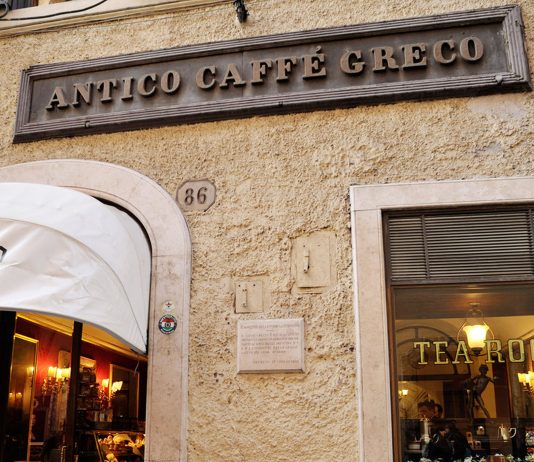 Ritrovo di artisti da 250 anni, il Caffè Greco di Roma è sotto sfratto L'antico caffè greco sotto sfratto