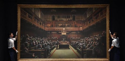 Banksy da record per Sotheby’s: Devolved Parliament supera tutti Devolved Parliament, l'opera da record di Banksy