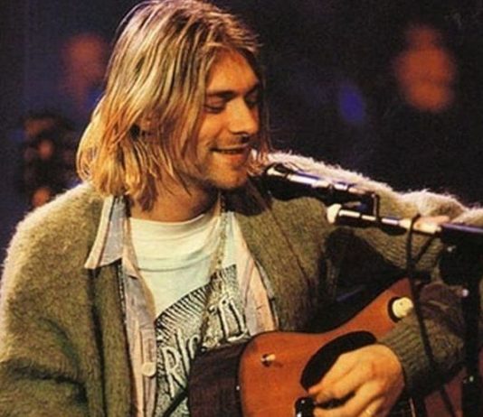 Kurt Cobain: 334mila dollari per il cardigan dell’MTV Unplugged Cobain MTV cardigan